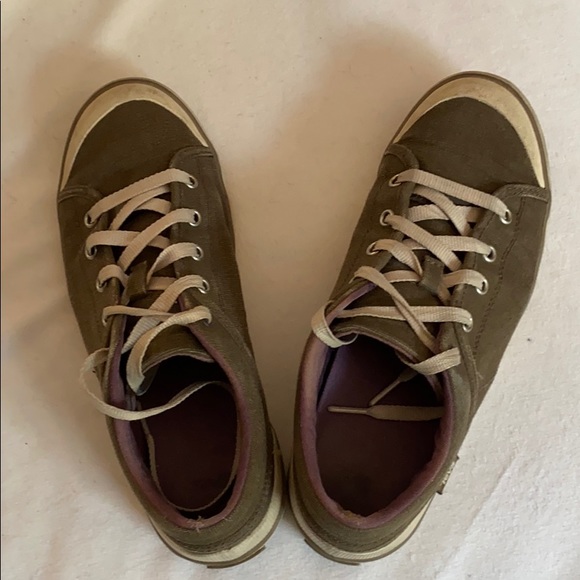 teva canvas shoes
